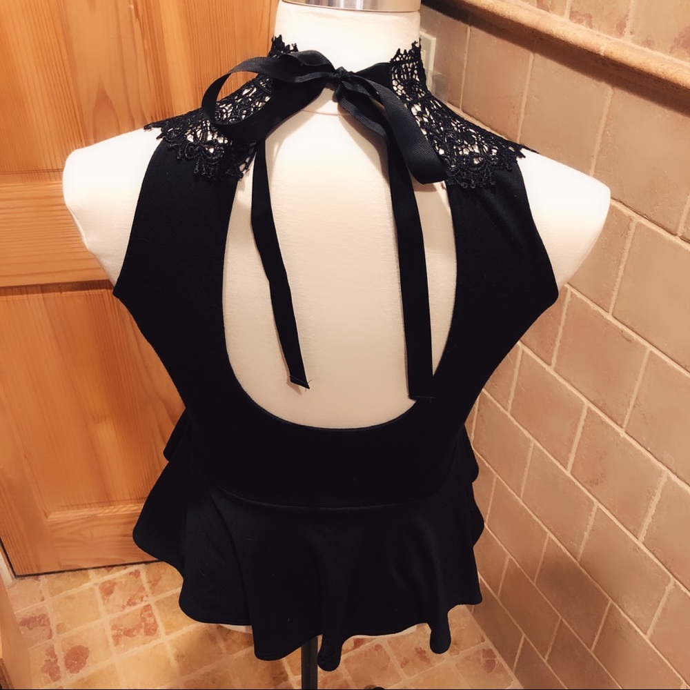 STUNNING LACE TOP!!!! - Picture 3 of 4